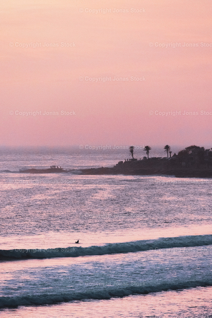 Anchor Point Sunset | One of the most iconic spots of Morocco and a few of the best waves I've ever caught.  - Realisiert mit Pictrs.com