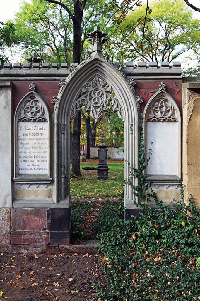 Alter Johannisfriedhof - Grabmal Karl Theodor Küstner | Entdecke über 20 Kategorien Leipzig-Motive: Foto-Downloads, hochwertige Poster, Leinwand- & Fine-Art-Prints. Jetzt Lieblingsfoto im Bildlexikon Leipzig Shop bestellen!