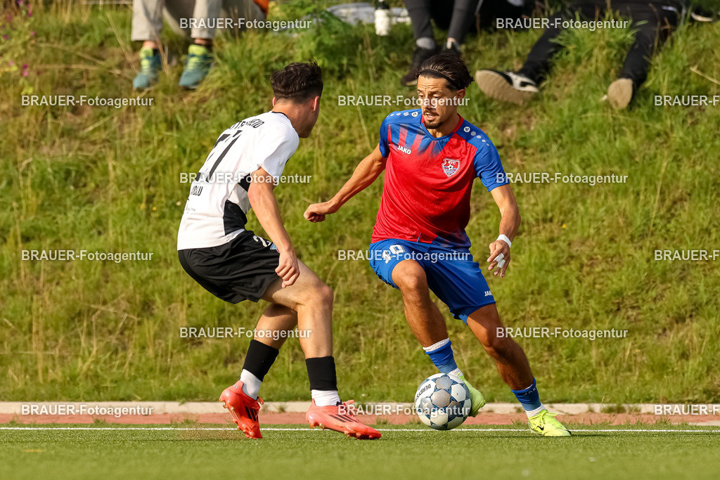 1_KFCWAT_20250723_0177.JPG -  - KFC Uerdingen - SG Wattenscheid 09 - Testspiel | Krefeld, Deutschland, 23.07.25: Emirhan Hacioglu (SG Wattenscheid 09) und Yasin-Cemal Kaya (KFC Uerdingen) im Kampf um den Ball waehrend des Testspiel Spiels zwischen KFC Uerdingen - SG Wattenscheid 09 in der Covestro Sportpark am 23. July 2025 in Krefeld, Deutschland. (Foto von Stefan Brauer/Brauer-Fotoagentur)
