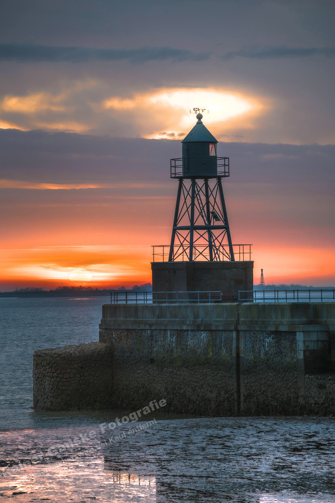 112 Wilhelmshaven Mole - 27-03-2024 -R Ganske | Onlineshop mit Bildern von Stränden, Häfen und Meer. Leinwände, Poster, Kalender und andere Materialien erhältlich. Kommerzielle Lizenzen möglich.  - Realisiert mit Pictrs.com