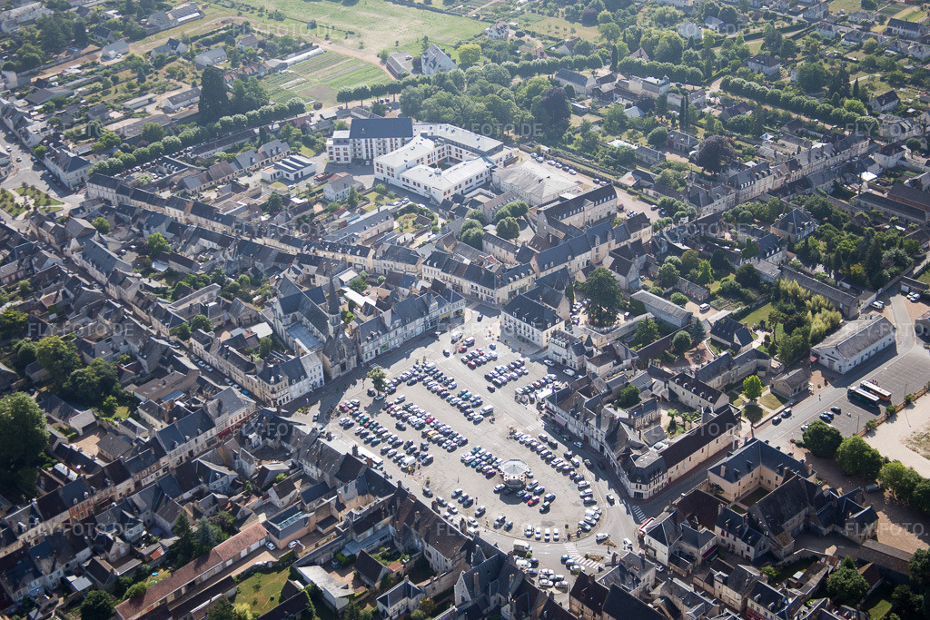 Luftbild: Ortsansicht in Montoire-sur-le-Loir im Bundesland Loir-et-Cher in Frankreich. Foto: IMG_081159.jpg vom 19.06.2015 durch Werner Riehm/FLY-FOTO.de