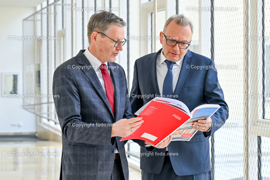 Pressegespräch Internorm International GmbH 2023_ 07.03.2023-5 | 07.03.2023, Presseclub Linz, AUT, Pressekonferenz Internorm International GmbH, Geschäftsverlauf 2022, Ausblick Geschäftsjahr 2023, Investitionsprogramm 2023, im Bild Johann Brandstetter (Geschaeftsfuehrer Marketing & Vertrieb der Internorm International GmbH), Christian Klinger (Miteigentuemer und Unternehmenssprecher Internorm International GmbH)