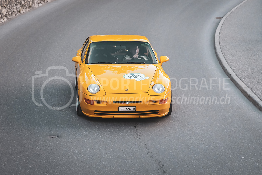 21. Arosa ClassicCar 2025 - 4. September 2025 | Boris Hangartner aus Trimmis (SUI) in einem Porsche 968 CS aus dem Jahre 1992 mit Startnummer 203 am Arosa ClassicCar 2025 in der Kategorie Classic Trophy..@arosaclassiccar, @arosa.official, #arosaclassiccar, #arosa, #76curves, #classiccar, Bild: Sportfotografie Markus Aeschimann | www.markus-aeschimann.ch - Realisiert mit Pictrs.com