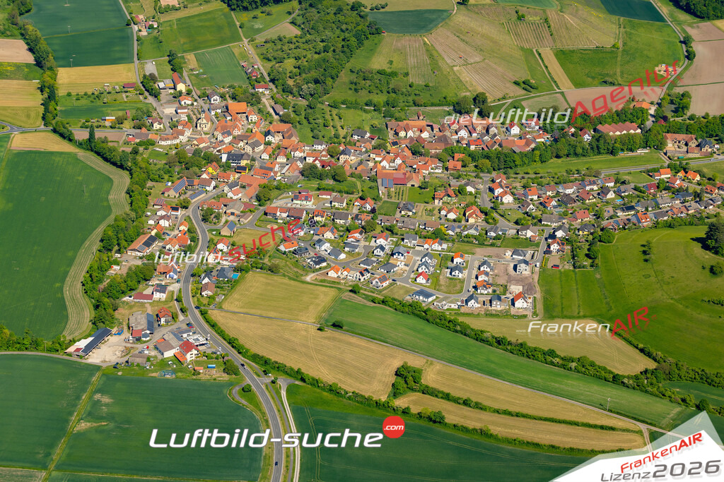 Luftaufnahme von  Michelau im Steigerwald - Die Luftaufnahme wurde 2025 vom UL-Flugzeug heraus erstellt ( keine Drohne ) - Hochauflösende Luftaufnahme - für professionelle Ausdrucke geeignet. Die Geschenkidee !Mit Lizenz und Bildrechte bestellbar