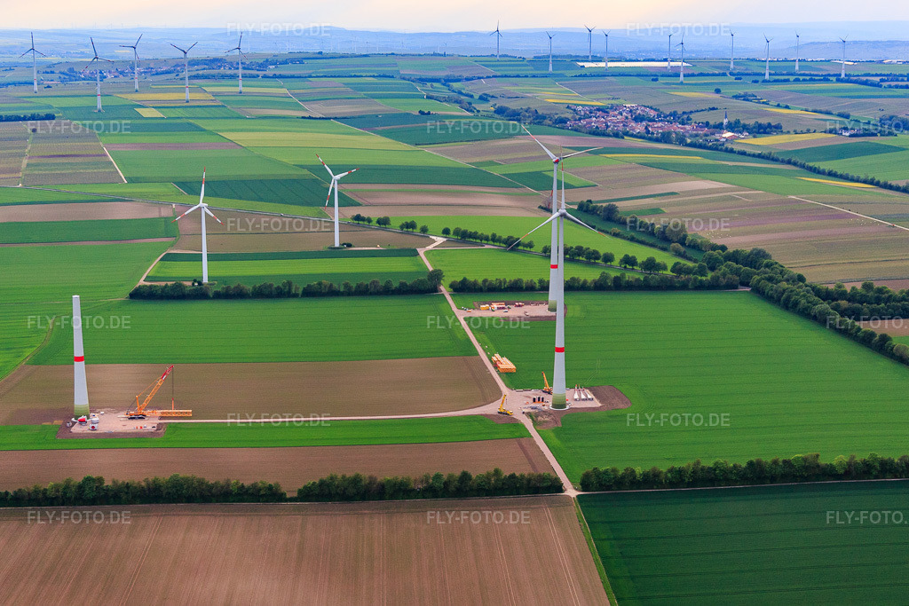 Luftbild: Windpark in Undenheim im Bundesland Rheinland-Pfalz in Deutschland. Foto: IMG_088510.jpg vom 17.05.2016 durch Werner Riehm/FLY-FOTO.de