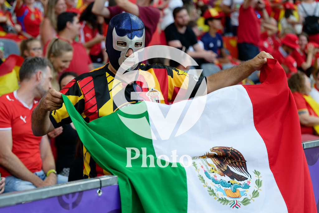 Spain v Switzerland - UEFA Women's EURO 2025 Quarter-Final | BERN, SWITZERLAND - JULY 18: Fan of Spain with flags /banner  during the UEFA Women's EURO 2025 Quarter-Final match between Spain v Switzerland at Stadion Wankdorf on July 18, 2025 in Bern, Switzerland. (Photo by Giuseppe Velletri/Sports Press Photo/Getty Images)