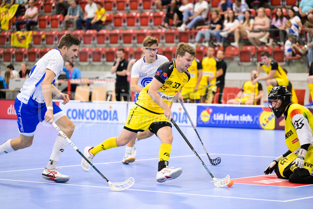 GC Unihockey vs HC Rychenberg - 27. August 2022 | GC Unihockey vs HC Rychenberg
AXA Arena, Winterthur
Moritz Krebs (#37 HC Rychenberg), verfolgt von Paolo Riedi (#21 GC Unihockey).
Bild: Sportfotografie Markus Aeschimann | www.markus-aeschimann.ch - Realisiert mit Pictrs.com