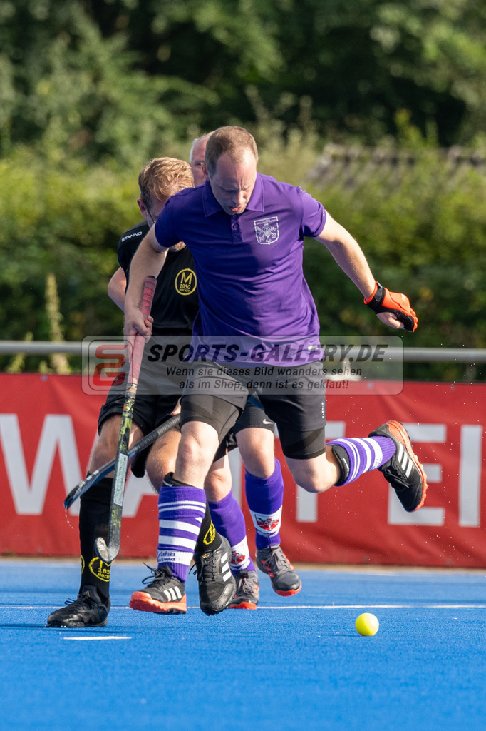 SFE_20240817_0195 | Krefeld, Deutschland, 17.08.2024:  European Cup for Recreational Hockey Players im KTHC Stadion Rot-Weiss Köln Tennis and Hockey Club am 17.08.2024 in Krefeld, Deutschland. (Foto von Stephan Fehrmann)Krefeld, Germany, 17.08.2024: European Cup for Recreational Hockey Players in KTHC Stadion Rot-Weiss Köln Tennis and Hockey Club at 17.08.2024 in Krefeld, Deutschland. (Foto from Stephan Fehrmann)