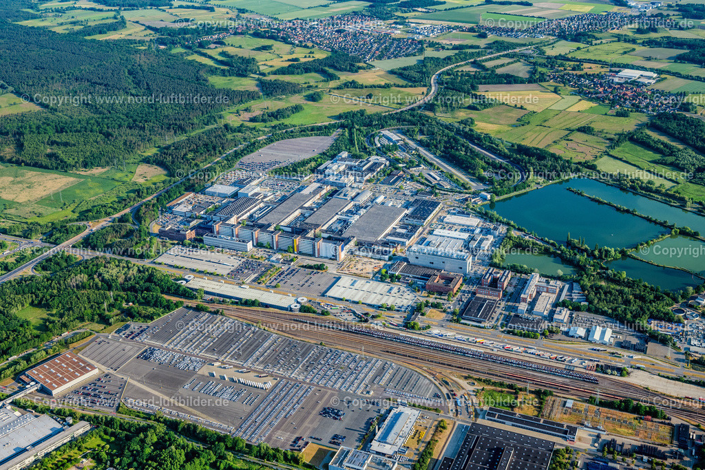 Wolfsburg_VW_Werk_Volkswagen_ELS_3688050623 | WOLFSBURG 05.06.2023 Blick auf das VW - Werksgelände Forschung &amp; Entwicklung der Volkswagen AG an der VW-Straße an der VW-Mittelstraße in Wolfsburg im Bundesland Niedersachsen. Weiterführende Informationen bei: VOLKSWAGEN AG. // View of the VW - factory premises research &amp; development of Volkswagen AG on street VW-Mittelstrasse in Wolfsburg in the state of Lower Saxony. Further information at: VOLKSWAGEN AG. Foto: Martin Elsen
