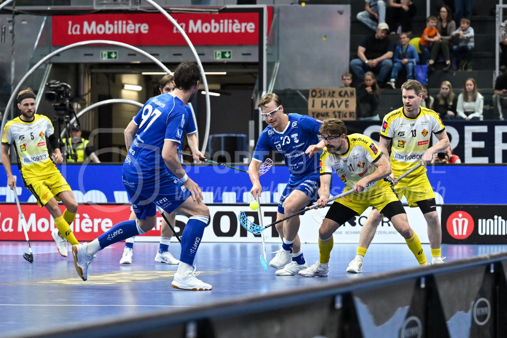Zug United - HC Rychenberg - 25. April 2026 | Justus Kainulainen (#73 Zug United) gegen Tim Aeschimann (#81 HC Rychenberg Winterthur) am L-UPL Superfinal-Spiel zwischen Zug United und HC Rychenberg am 25. April 2026 in der BCF Arena, Fribourg, Schweiz.Bild: Sportfotografie Markus Aeschimann | www.markus-aeschimann.ch - Realisiert mit Pictrs.com