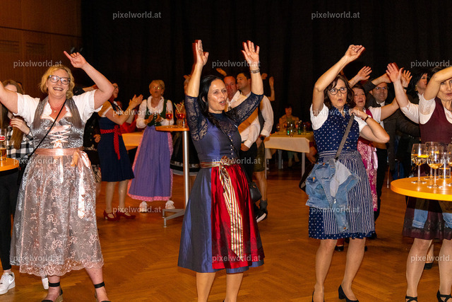 Schlager trifft Tracht | Bildershop von pixelworld.at - Realisiert mit Pictrs.com