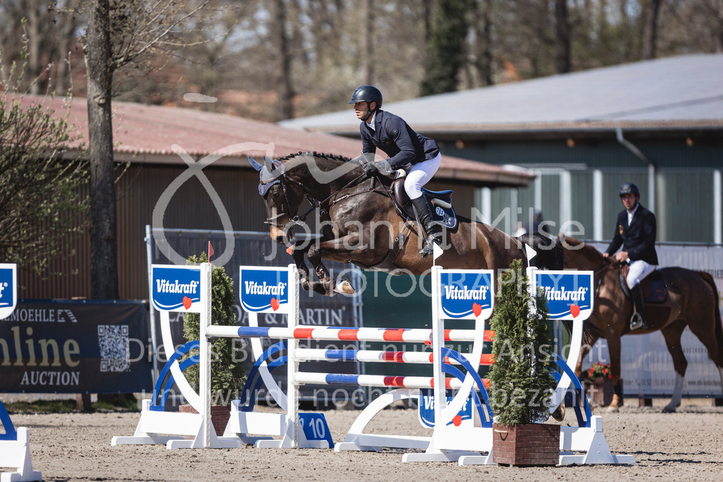 250408_Mühlen_SprPf-L-330 | Deine schönsten Turniermomente als professionelle Fotos! Entdecke hochwertige Pferdesport-Fotografie im Online-Shop. Jetzt Fotos finden & bestellen!
