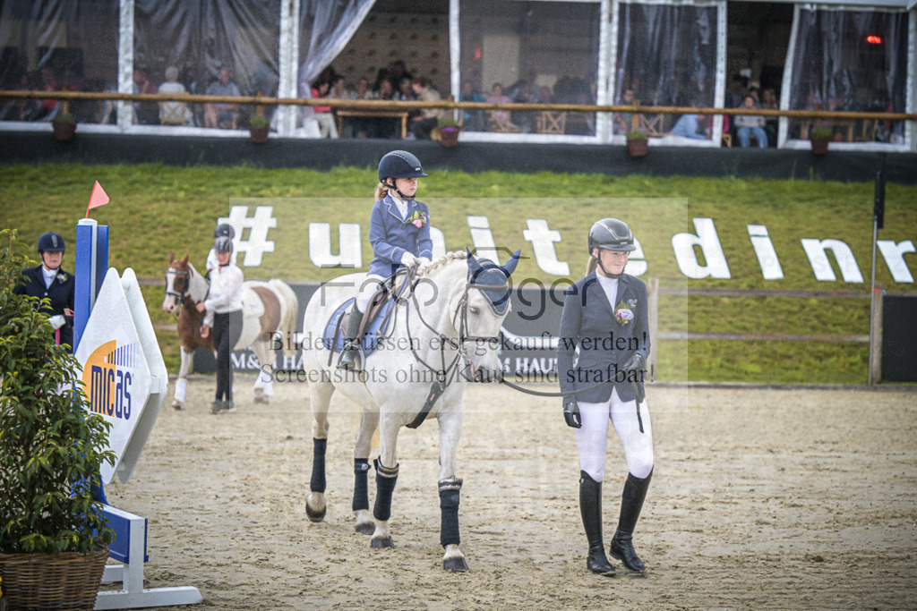 DOS_0060 | Entdecke hochwertige Reitturnierfotos von Foto Oger. Professionell, emotional und authentisch – jetzt Lieblingsmomente im Shop bestellen.Deutschlandweite Turnierfotografie. - Realisiert mit Pictrs.com