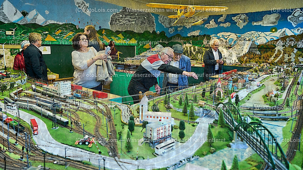 ALP9552_Foederation_Chopin-Ges_Lackenhof_Modellbahn-Etzler | (C)FotoLois.com, Alois Spandl, Föderation der internationalen Chopin-Gesellschafen (deren gibt es weltweit 34) - Zusammentreffen und Sitzung im Vorfeld des XXXIX. Chopinfestivals in der Kartause Gaming und Rahmenprogramm - Ausflug mit dem Bus zum Lunzer See und nach Lackenhof, gemeinsames Abendessen, Do 3. August 2023.