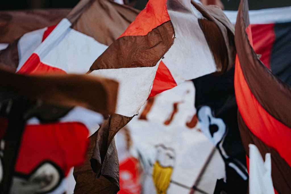 FCS05680 | Der offizielle Shop für FC St. Pauli Fotos. Wähle aus Spielszenen & Fanmomenten dein FCSP Wunschformat. Wir liefern Millerntor-Atmosphäre.