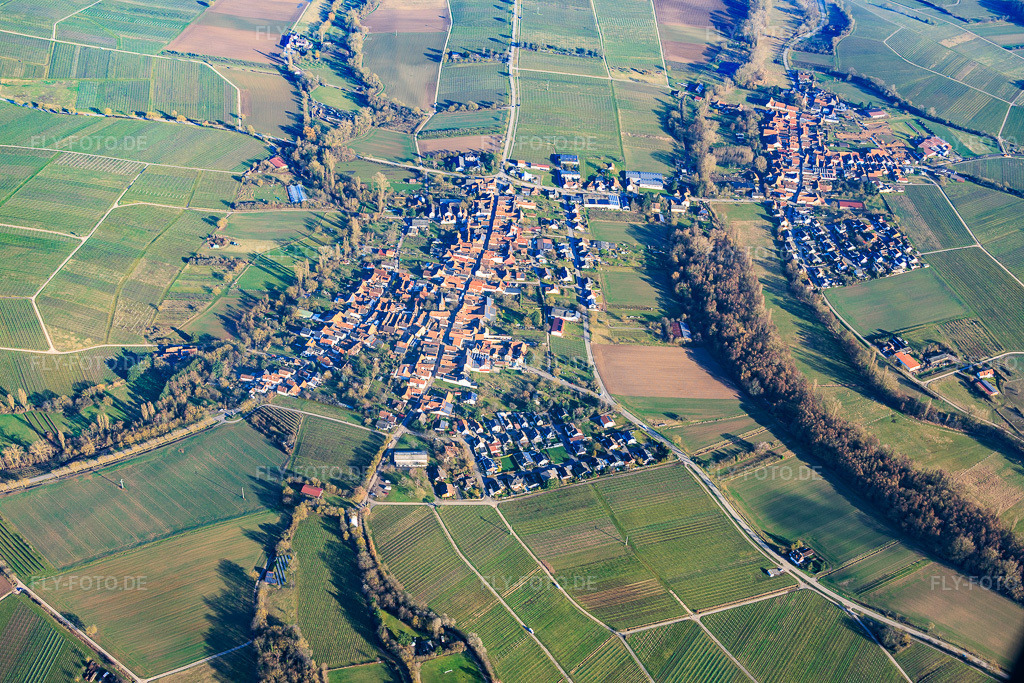 Luftbild: Dorfansicht aus Nordwesten im Ortsteil Heuchelheim in Heuchelheim-Klingen im Bundesland Rheinland-Pfalz in Deutschland. Foto: IMG_153211.jpg vom 25.02.2026 durch Werner Riehm/FLY-FOTO.de
