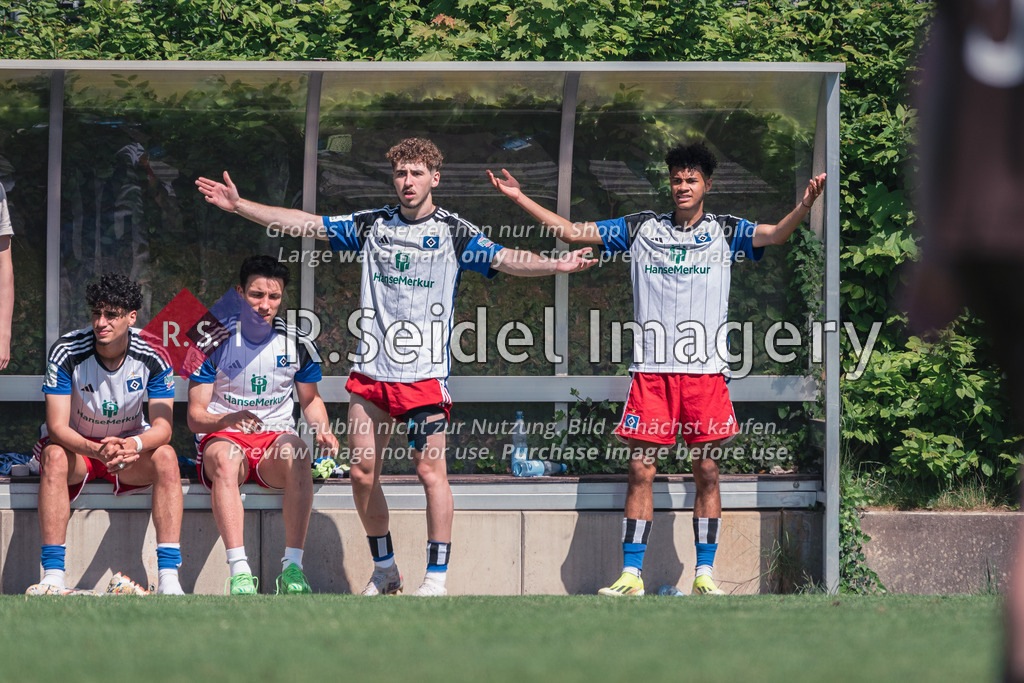 RS-1-047906 | v.l.: Omar Abdel Megeed (#20, HSV), Alex da Graca Marques (#13, HSV), Almin Suljevic (#4, HSV), Jamal Kwabena Nabe (#3, HSV)
