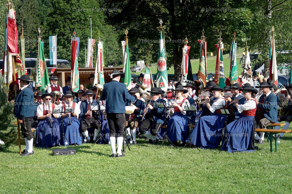a-news-2023-Juli23-Regimentsschuetzenfest-Steeg-Feldmesse-DSC07032 | Info aus dem Bezirk Reutte/Ausserfern Tirol sowie eine umfangreiche Bilddatenbank über die gesamte Region: Lechtal, Talkessel Reutte, Tannheimertal, Zwischentoren. Lech, Plansee, Zugspitze, Grenztunnel, B179, Fernpassstraße, Verkehr, Lawinen, Tradition, - Realisiert mit Pictrs.com