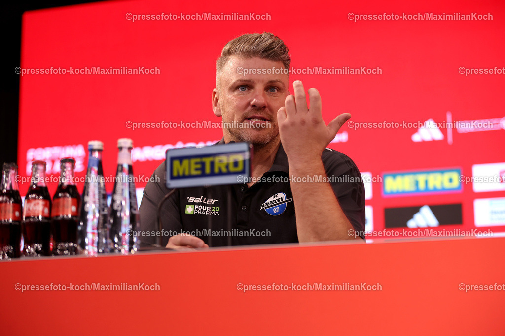 Due09112401083 | 09.11.2024, Fußball, Fortuna Düsseldorf - SC Paderborn 07, 2. Bundesliga, Merkur Spiel-Arena, Saison 2024 2025: Pressekonferenz mit den Trainern nach dem Spiel. Trainer Lukas Kwasniok (Cheftrainer Paderborn)DFB regulations prohibit any use of photographs as image sequences and or quasi-video.