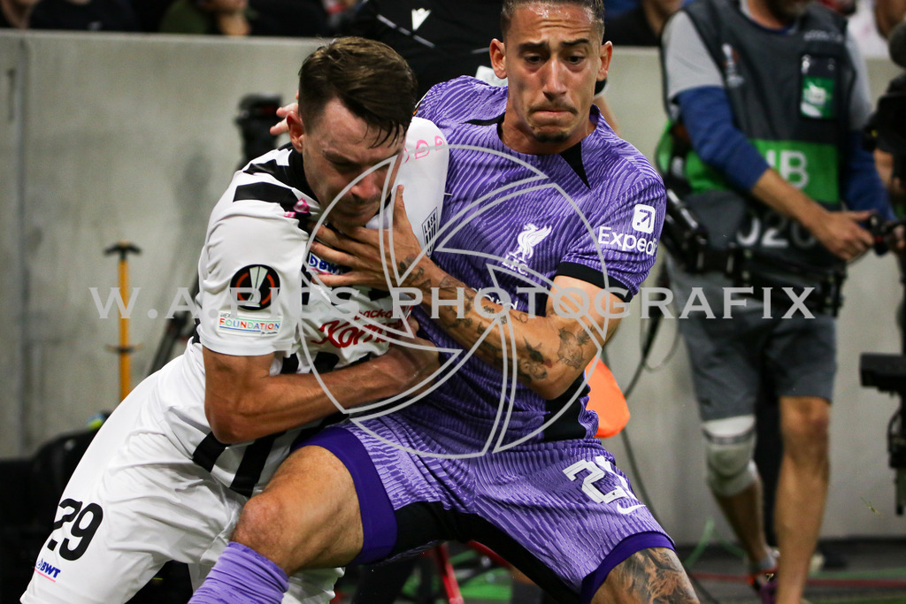 LASK Linz - FC Liverpool | LINZ,AUSTRIA,21.SEPT.23 - UEFA Europa League, LASK Linz - FC Liverpool, Image shows: Florian Flecker (LASK) and Kostas Tsimikas (Liverpool FC).
Photo: Sportmediapics.com/ Andreas Willdoner