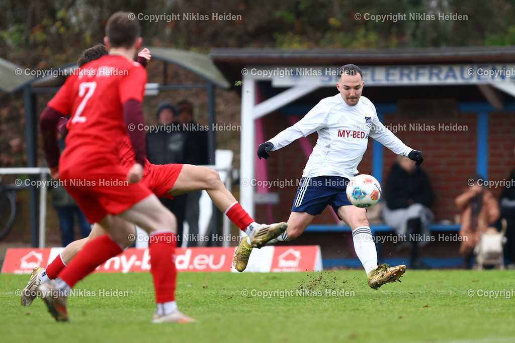 NH_TuSDassendorf_HT16_OberligaHamburg_06122025 | #4 Marvin Büyüksakarya (TuS Dassendorf)Fußball I Herren I Gamesright Oberliga Hamburg I Saison 2025-2026  I 20. Spieltag I TuS Dassendorf - HT 16 I 06.12.2025 I Sportplatz Wendelweg