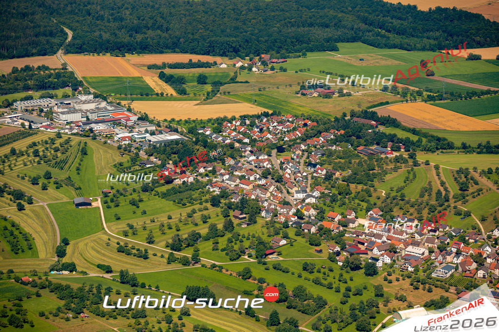 Das Luftbild zeigt :  Hattenhofen - Die Luftaufnahme wurde 2024 vom UL-Flugzeug aus erstellt ( keine Drohne ) - Hochauflösende Luftaufnahme - Für grossformatige Ausdrucke geeignet. Die Geschenkidee !Mit Lizenz und Bildrechte bestellbar
