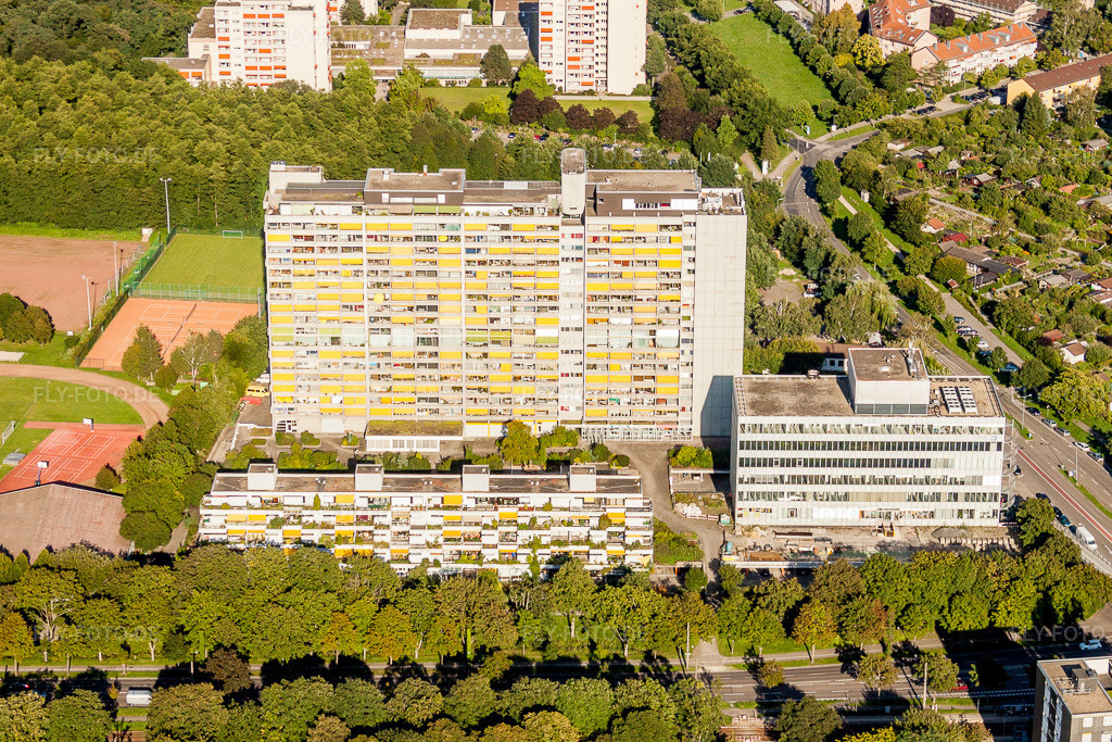 Luftbild: Hochhaus- Ensemble der Am Rüppurrer Schloß im Ortsteil Weiherfeld - Dammerstock im Ortsteil Weiherfeld-Dammerstock in Karlsruhe im Bundesland Baden-Württemberg in Deutschland. Foto: IMG_32353.jpg vom 21.08.2010 durch Werner Riehm/FLY-FOTO.de