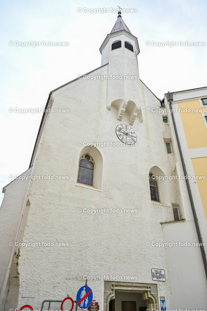 Gmunden_ 13.01.2023-8 | 13.01.2023, Gmunden, AUT, Gmunden, im Bild Buergerspitalskirche St. Jakob, Kirche, Uhr, Uhrturm, Kirchturm, Zeiger