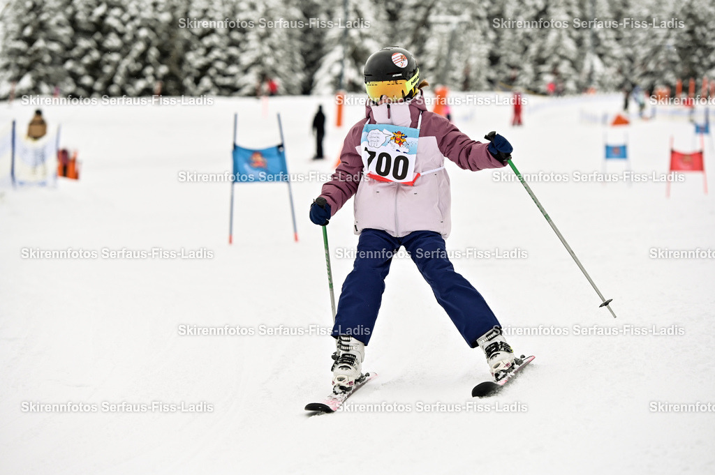 SRF_20.02.2026_0805 | Skirennfotos,Serfaus,Fiss,Ladis,Kinderskirennen,Winter,Tirol,Oberland,skirace,SFL,feelfree,weil wir's genießen,ski,Ski,skifahren,Sonnenplateau, - Realisiert mit Pictrs.com