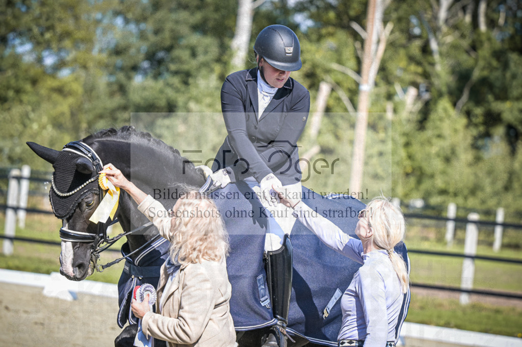 DOS_0007 | Entdecke hochwertige Reitturnierfotos von Foto Oger. Professionell, emotional und authentisch – jetzt Lieblingsmomente im Shop bestellen.Deutschlandweite Turnierfotografie. - Realisiert mit Pictrs.com