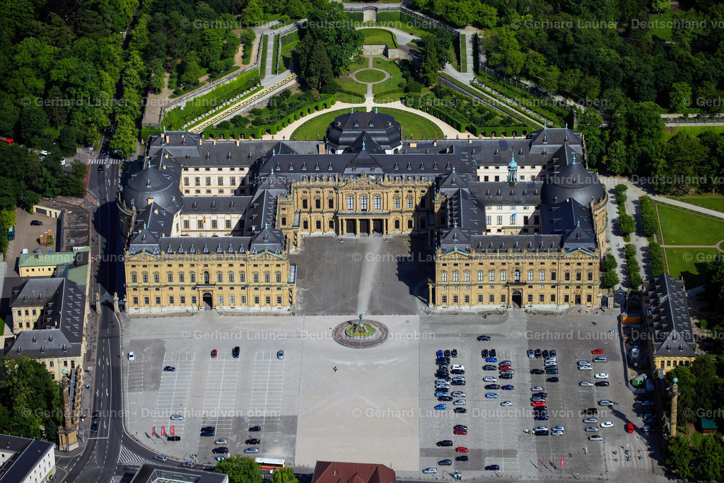 3651099 | Würzburger Residenz ist ein barocker Schlossbau am Rande der Innenstadt von Würzburg, der 1720 begonnen wurde und bis 1744 vollendet war.
