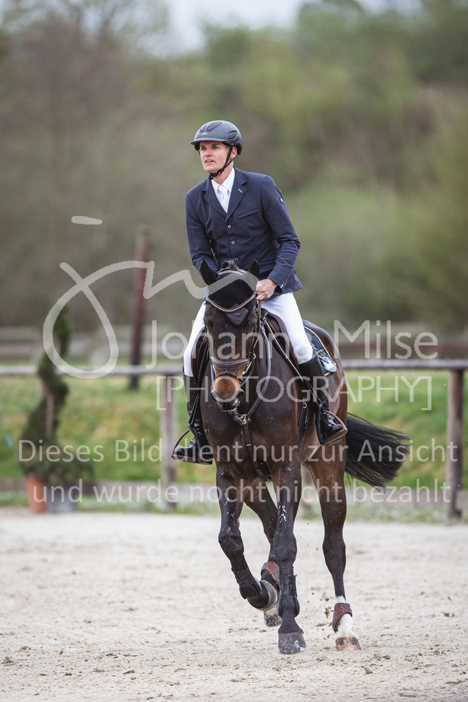 250417_Springpferde-L1-266 | Deine schönsten Turniermomente als professionelle Fotos! Entdecke hochwertige Pferdesport-Fotografie im Online-Shop. Jetzt Fotos finden & bestellen!