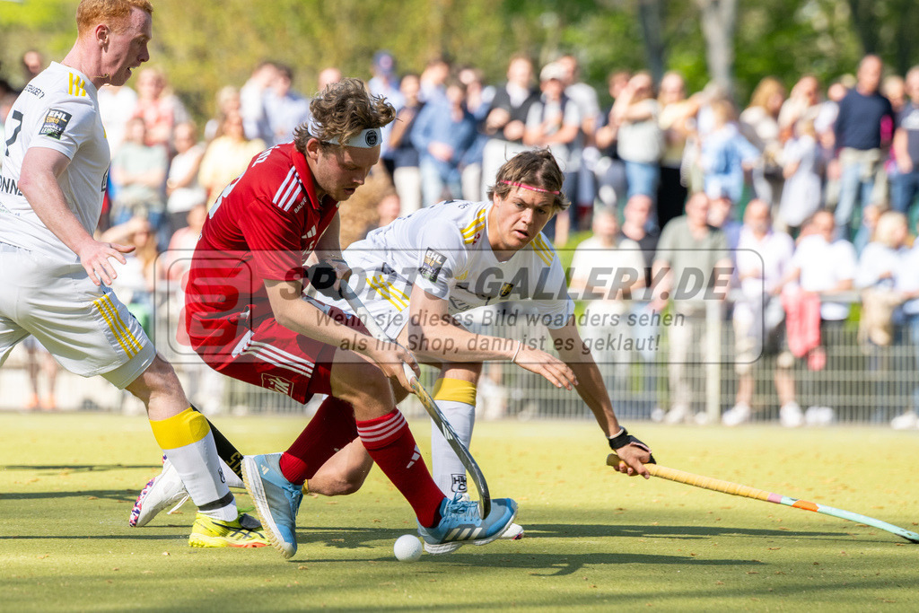 SFE_20250412_0142 | Köln, Deutschland, 12.04.2025:  Hockey 1. Bundesliga Herren Rot-Weiss Köln - Harvestehuder THC im KTHC Stadion Rot-Weiss Köln Tennis and Hockey Club am 12.04.2025 in Köln, Deutschland. (Foto von Stephan Fehrmann)Köln, Germany, 12.04.2025: Hockey 1. Bundesliga Herren Rot-Weiss Köln - Harvestehuder THC in KTHC Stadion Rot-Weiss Köln Tennis and Hockey Club at 12.04.2025 in Köln, Deutschland. (Foto from Stephan Fehrmann)
