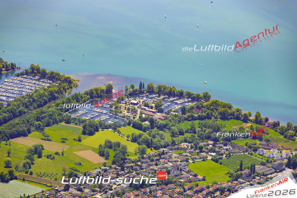 Das Luftbild zeigt :  Langenargen - Die Luftaufnahme wurde 2024 vom UL-Flugzeug aus erstellt ( keine Drohne ) - Hochauflösende Luftaufnahme - Für grossformatige Ausdrucke geeignet. Die Geschenkidee !Mit Lizenz und Bildrechte bestellbar