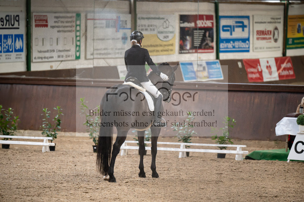 Hallenreittunier Voxtrup 2023 | Entdecke hochwertige Reitturnierfotos von Foto Oger. Professionell, emotional und authentisch – jetzt Lieblingsmomente im Shop bestellen.Deutschlandweite Turnierfotografie. - Realisiert mit Pictrs.com