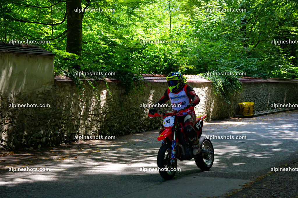 P1036804 | Erleben Sie atemberaubende, hochqualitative Fotos Ihrer Fahrt entlang der malerischen Alpenstraßen. Besuchen Sie alpineshots.com, um professionelle Aufnahmen Ihrer unvergesslichen Reise zu finden und zu kaufen - Realisiert mit Pictrs.com