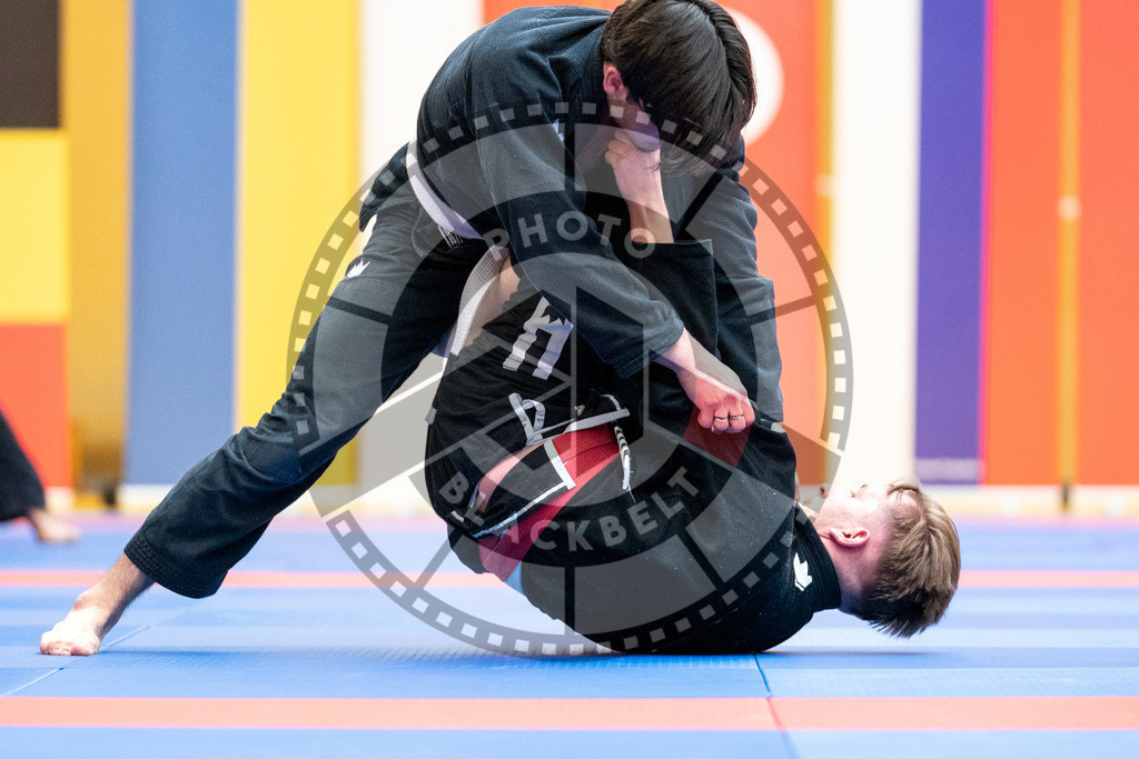 20231118PBB10880 | Fighters compete during the AJP Tour 600 Frankfurt Championship in Frankfurt/Main, Germany, on November 18, 2023.