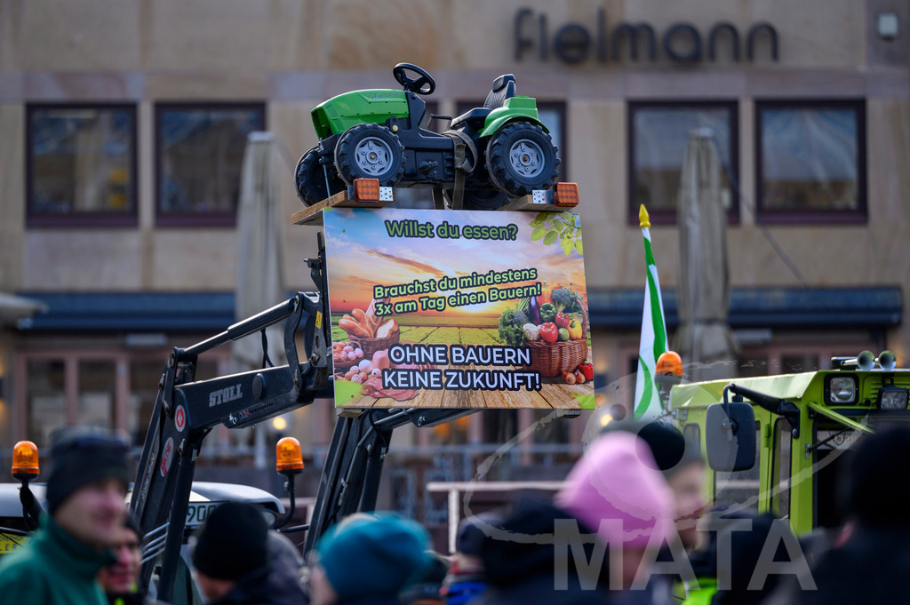 _DWA4417 | Bauerndemo gegen Agrarpolitik der Bundesregierung  auf dem Straße Obstmarkt und Hauptmarkt . Nürnberg, 08.01.2024 - Realisiert mit Pictrs.com