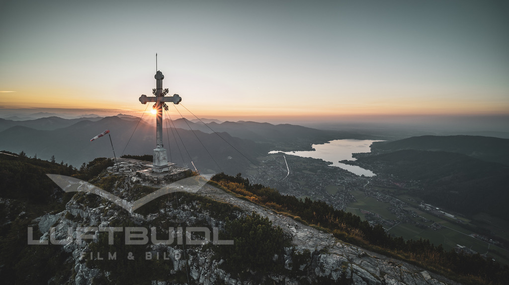 Der Wallberggipfel im Sonnenuntergang; S8 | LuftBuidl Tegernsee - Realisiert mit Pictrs.com