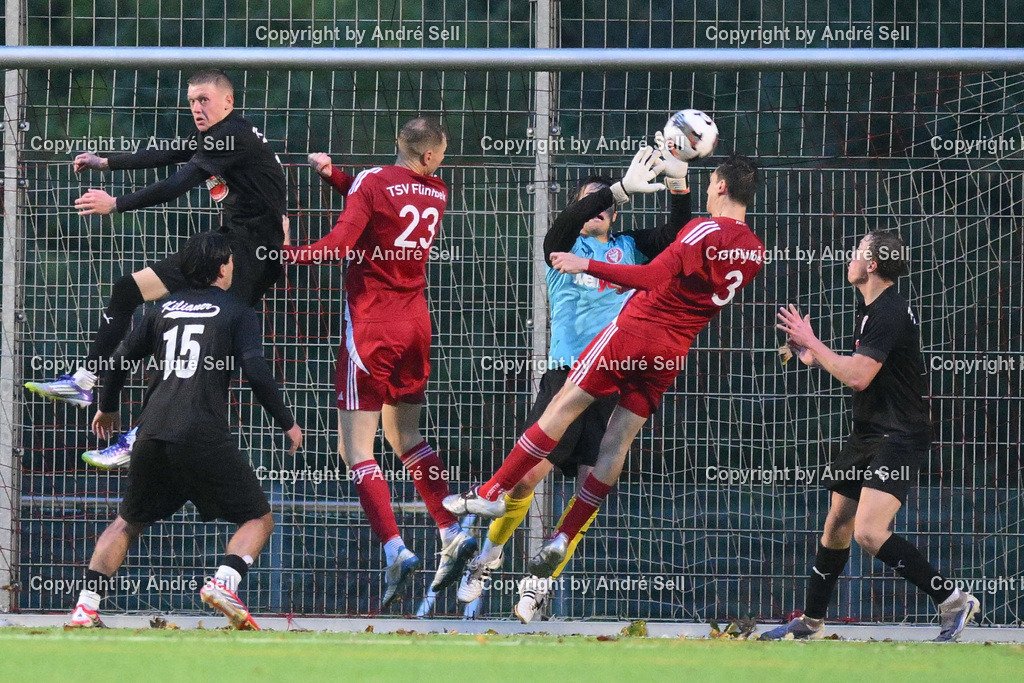 FC Kilia Kiel II vs TSV Flintbek | Lucas Groß (Kilia #10) &amp; Talha Özdmir (Kilia #15) &amp; Till Berger (Kilia #1) &amp; Kjell Ullrich (Kilia #3) verhindern kurz vor Spielende den Ausgleich vs Sebastian Klimmek (Flintbek #23) &amp; Fynn-Niklas Nordheim (Flintbek #3) / Fußball-Verbandsliga Ost Männer 2026/2027 / FC Kilia Kiel II vs TSV Flintbek / Kilia Sportplatz / Kiel / 10.10.26 - Realisiert mit Pictrs.com