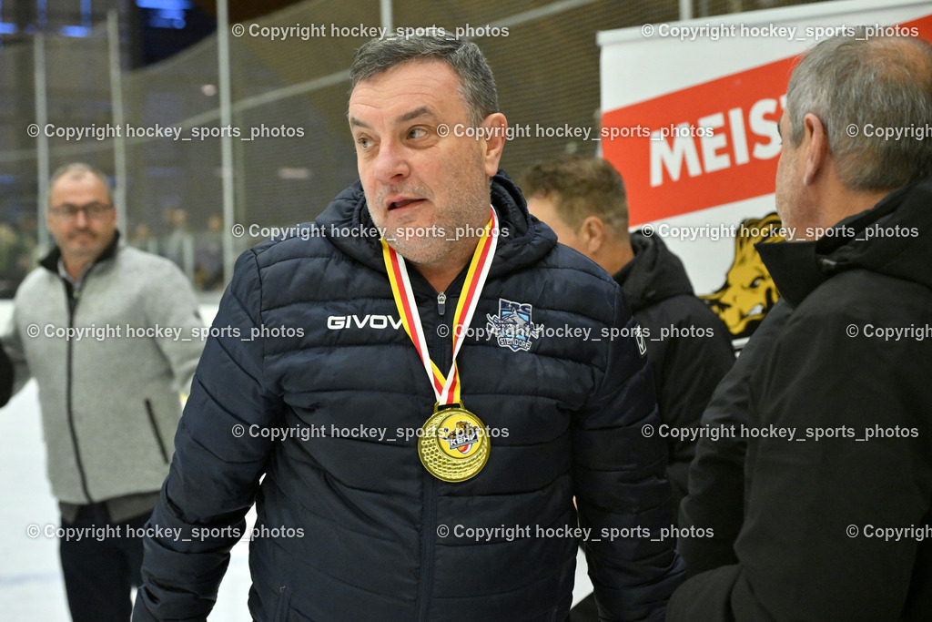 ESC Sparkasse Steindorf Meister 2025/26 | Sektionsleiter ESC Steindorf Hans Tschernutter, ESC Sparkasse Steindorf Meister 2025/26, ESC Sparkasse Steindorf Meister 2025/26 am 08.03.2026 in Althofen (Stadthalle Althofen), Austria, (Photo by Bernd Stefan)