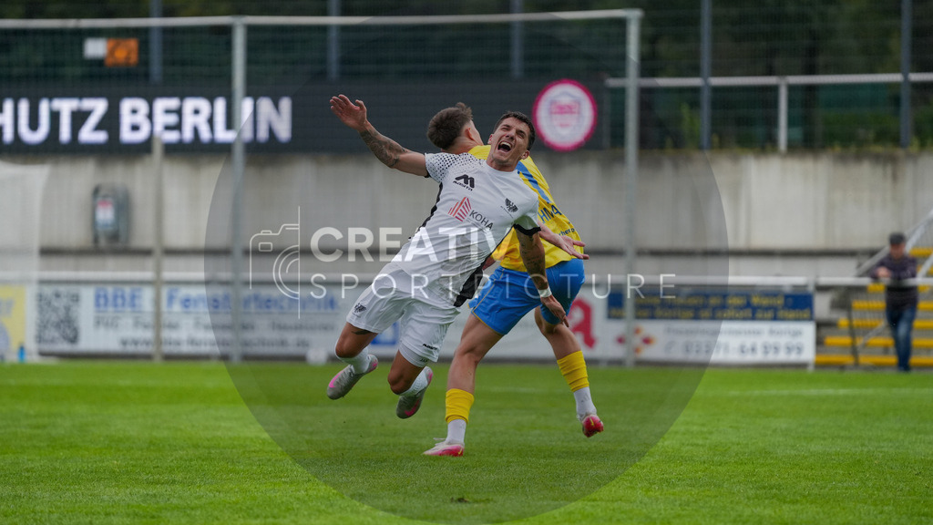 Fußball, Herren, Saison 2025/2026, Regionalliga Nordost, 4. Spieltag, FSV 63 Luckenwalde vs. BFC Preussen, Samstag 22.08.2025, Werner-Seelenbinder-Stadion Luckenwalde | Fußball, Herren, Saison 2025/2026, Regionalliga Nordost, 4. Spieltag, FSV 63 Luckenwalde vs. BFC Preussen, Samstag 22.08.2025, Werner-Seelenbinder-Stadion Luckenwalde, Im Bild: Ben Meyer (Preussen) mit schmerzen im Fall. - Realisiert mit Pictrs.com