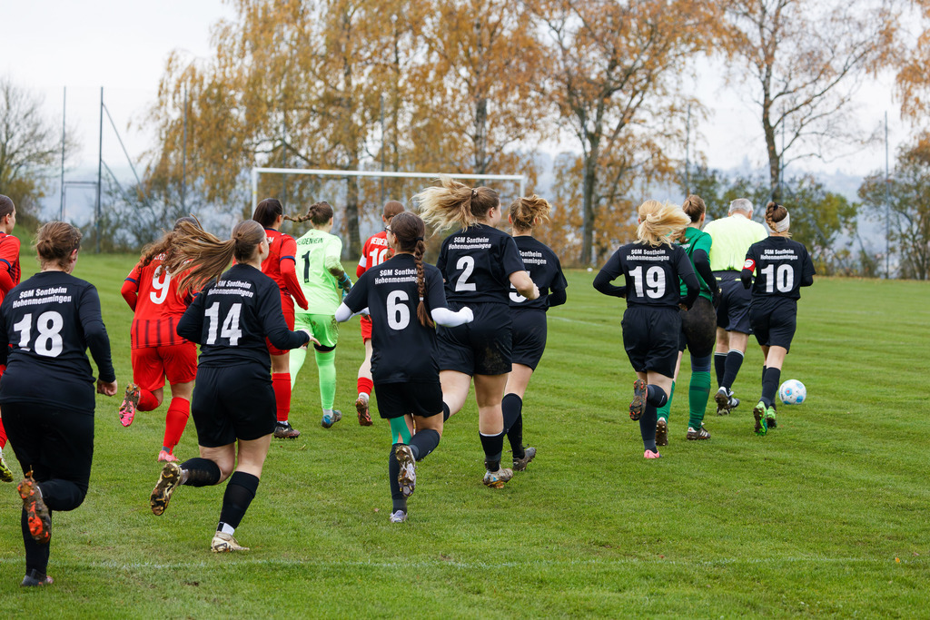 HOHFCH_251109_5942 | 1.FC Heidenheim 1846 II vs. GAST, Fußball, Frauen, Bezirksliga, 2025/2026, X. Spieltag, 03.10.2025 in Heidenheim, Kunstrasen b. Voith-Arena West(Foto: Michael Bulling) - Realisiert mit Pictrs.com