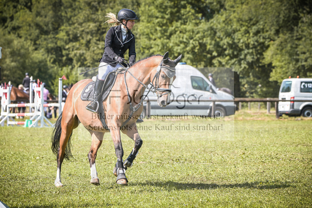 DOS_1175 | Entdecke hochwertige Reitturnierfotos von Foto Oger. Professionell, emotional und authentisch – jetzt Lieblingsmomente im Shop bestellen.Deutschlandweite Turnierfotografie. - Realisiert mit Pictrs.com