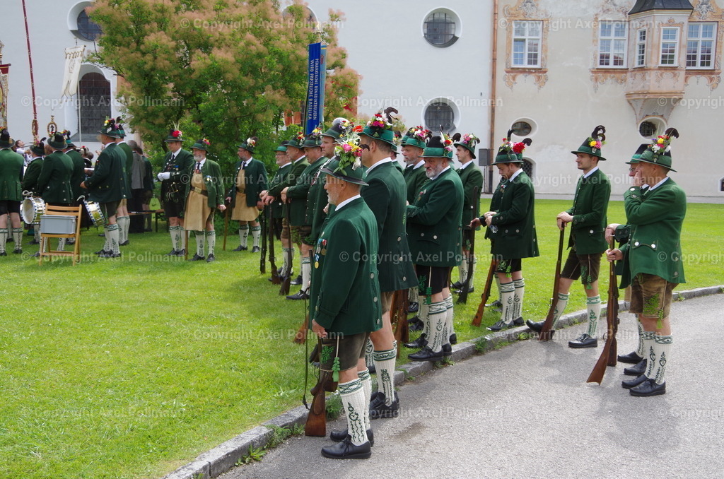 IMGP7011 | fotografiert von Axel PollmannLeonhardi Wallfahrt Benediktbeuern und Murnau, Fronleichnam, Fasching, Landschaft im Loisachtal und Benediktbeuern  - Realisiert mit Pictrs.com