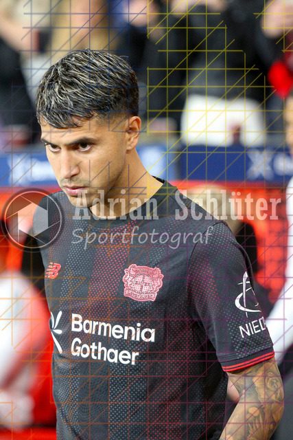 Bayer 04 Leverkusen vs Eintracht Frankfurt - Bundesliga  | Leverkusen, Deutschland, 12.09.25:   Exequiel Alejandro Palacios (Bayer 04 Leverkusen) schaut waehrend des Spiels der Bundesliga zwischen  Bayer 04 Leverkusen vs Eintracht Frankfurt in der BayArena(Foto von Brauer-Fotoagentur / Adrian Schlueter)