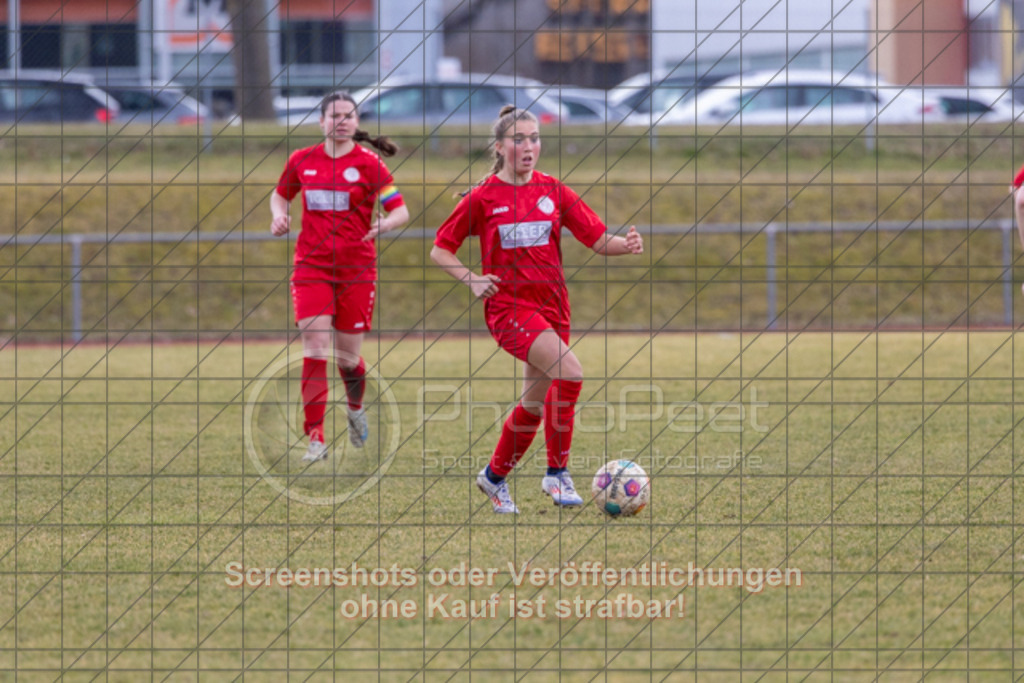 20250223_140212_0401 | #,1.FC Donzdorf (rot) vs. TSV Tettnang (schwarz), Fussball, Frauen-WFV-Pokal Achtelfinale, Saison 2024/2025, Rasenplatz Lautertal Stadion, Süßener Straße 16, 73072 Donzdorf, 23.02.2025 - 13:00 Uhr,Foto: PhotoPeet-Sportfotografie/Peter Harich