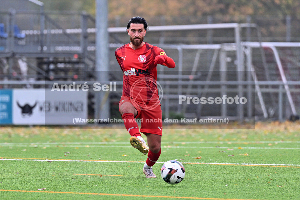 FC Kilia Kiel vs SC Rapid Lübeck | Berat Ayyildiz (Kilia #7) / Fußball-Oberliga Männer 2026/2027 / FC Kilia Kiel vs SC Rapid Lübeck / Kilia Sportplatz / Kiel / 24.10.26 - Realisiert mit Pictrs.com