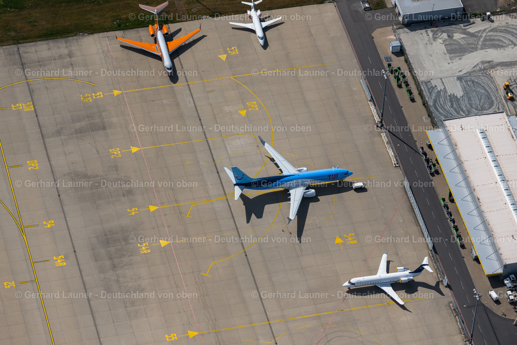 4030885 | LANGENHAGEN 02.06.2020 Abfertigungs- Gebäude und Terminals auf dem Gelände des Flughafen " Flughafen Hannover " an der Flughafenstraße in Langenhagen im Bundesland Niedersachsen, Deutschland. // Dispatch building and terminals on the premises of the airport "Flughafen Hannover" on Flughafenstrasse in Langenhagen in the state Lower Saxony, Germany. Foto: Gerhard Launer