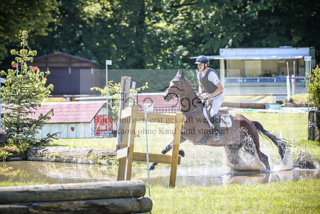 DOS_2248 | Entdecke hochwertige Reitturnierfotos von Foto Oger. Professionell, emotional und authentisch – jetzt Lieblingsmomente im Shop bestellen.Deutschlandweite Turnierfotografie. - Realisiert mit Pictrs.com